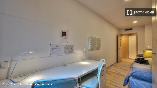 Cama en habitación compartida en piso de 4 habitaciones en Barcelona - BARCELONA