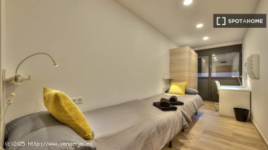 Cama en habitación compartida en piso de 4 habitaciones en Barcelona - BARCELONA