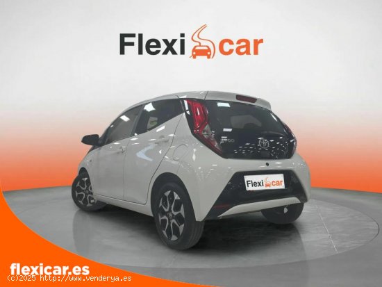 Toyota Aygo 1.0 70 x-play - Cornellà de Llobregat