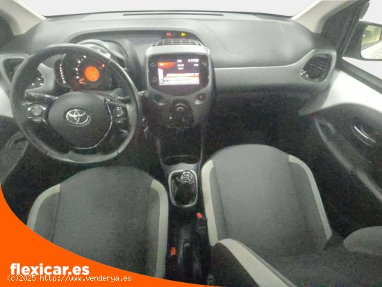 Toyota Aygo 1.0 70 x-play - Cornellà de Llobregat