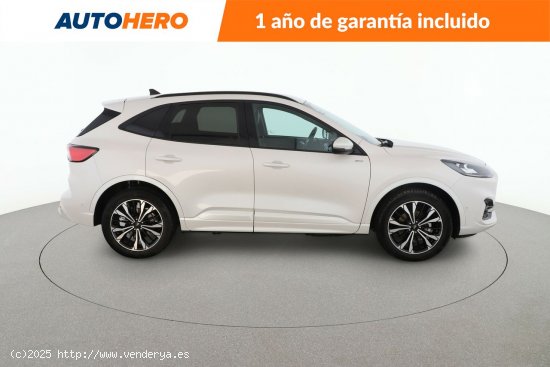 Ford Kuga 2,5 PHEV STLine X - 