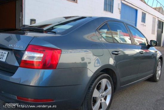 Skoda Octavia 1.6 TDI STYLE de 2017 con 153.000 Km por 12.500 EUR. en Sevilla