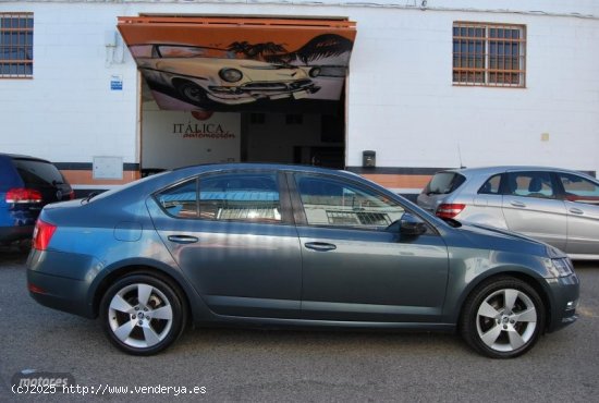 Skoda Octavia 1.6 TDI STYLE de 2017 con 153.000 Km por 12.500 EUR. en Sevilla