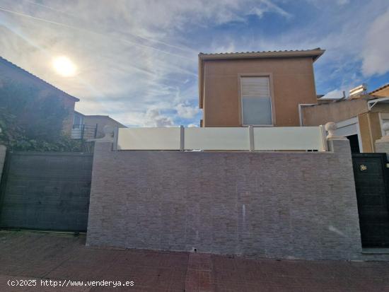 TORREVIEJA, ZONA PUEBLO CENTRO, DUPLEX 3 HABS 2 BAÑOS GRAN PRECIO..... - ALICANTE