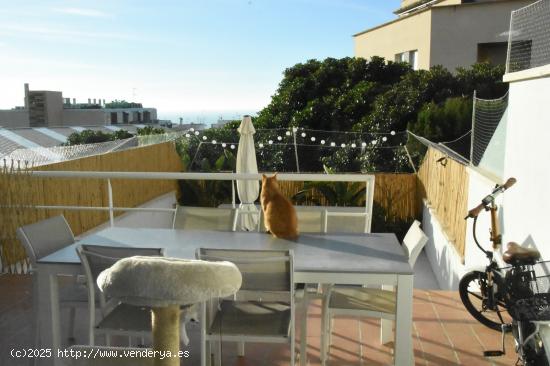 Fantástico duplex con tres terrazas, jardín, piscina y vistas al mar - BARCELONA