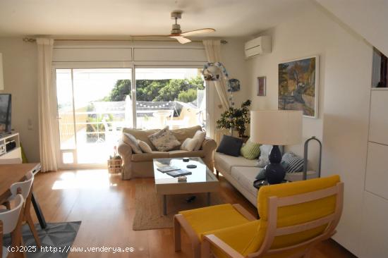 Fantástico duplex con tres terrazas, jardín, piscina y vistas al mar - BARCELONA