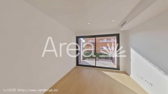 Bonito piso en residencial con piscina - BARCELONA