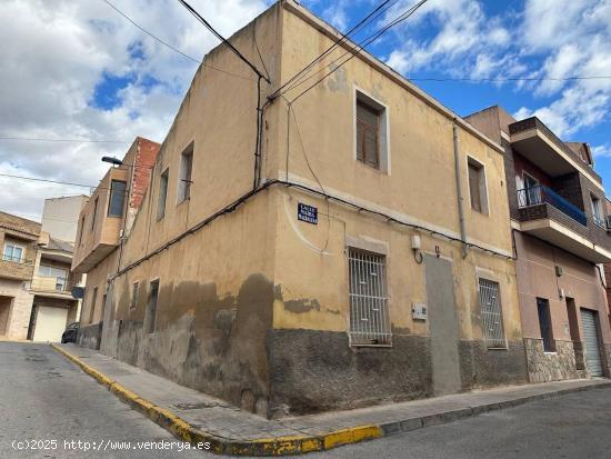 CASA EN LA ZONA DEL CALVARIO - ALICANTE