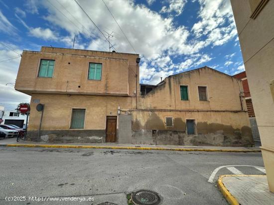 CASA EN LA ZONA DEL CALVARIO - ALICANTE