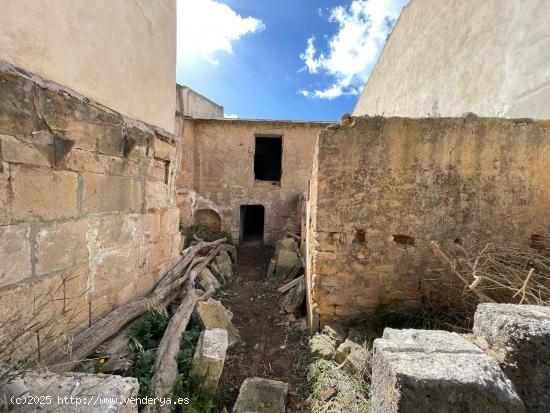 SE VENDE CASA DE PUEBLO CON CORRAL A REFORMAR - BALEARES