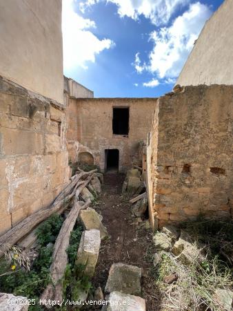 SE VENDE CASA DE PUEBLO CON CORRAL A REFORMAR - BALEARES