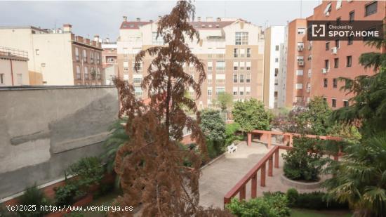 Se alquila habitación en piso compartido en Chamberi, Madrid - MADRID