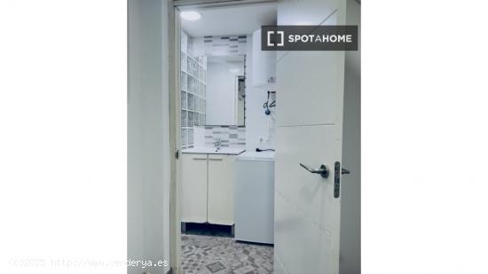 Habitación en piso compartido en barcelona. - BARCELONA