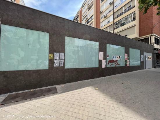 Local comercial en venta en el Barrio del Pilar (Madrid) - MADRID