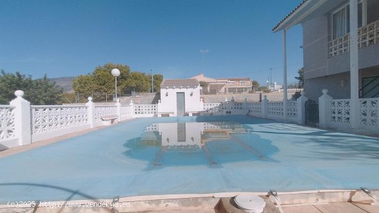 Villa en venta en Crevillent (Alicante)