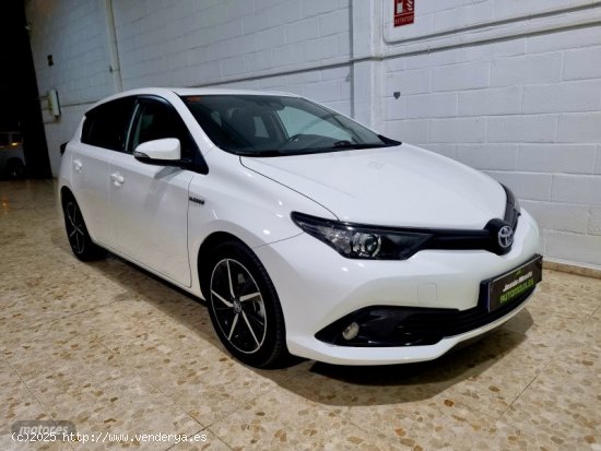  Toyota Auris Feel edicion de 2018 con 70.000 Km por 15.800 EUR. en Sevilla 