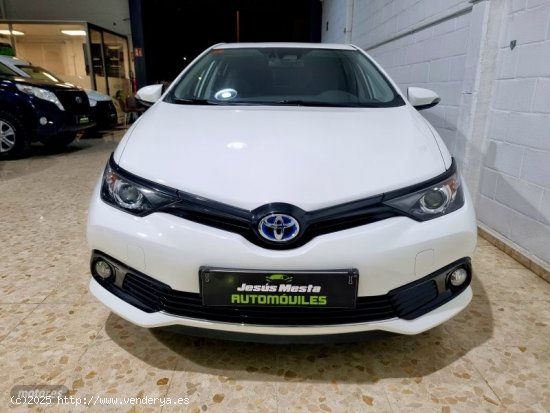 Toyota Auris Feel edicion de 2018 con 70.000 Km por 15.800 EUR. en Sevilla