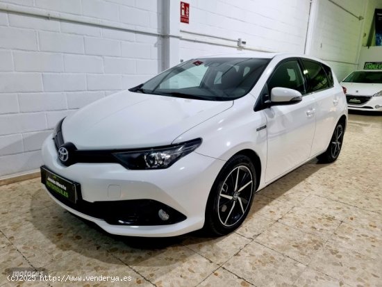 Toyota Auris Feel edicion de 2018 con 70.000 Km por 15.800 EUR. en Sevilla