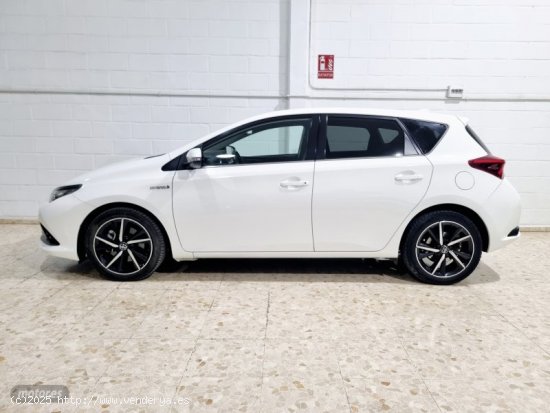 Toyota Auris Feel edicion de 2018 con 70.000 Km por 15.800 EUR. en Sevilla