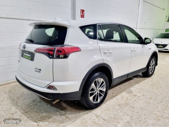 Toyota RAV 4 ADVANCE 4x4 hybrido de 2017 con 158.000 Km por 19.350 EUR. en Sevilla