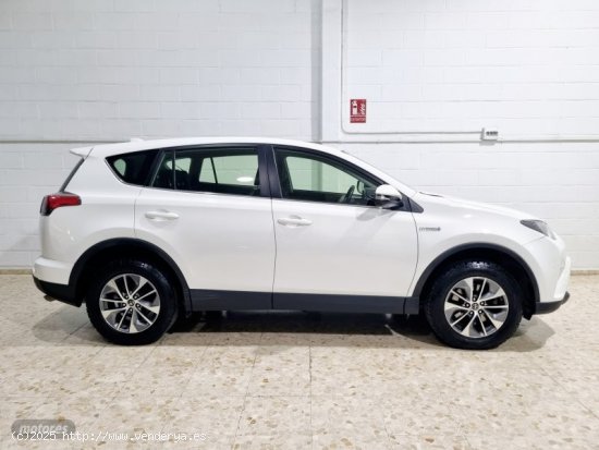 Toyota RAV 4 ADVANCE 4x4 hybrido de 2017 con 158.000 Km por 19.350 EUR. en Sevilla