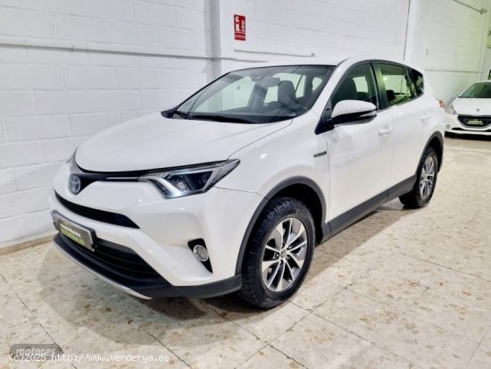 Toyota RAV 4 ADVANCE 4x4 hybrido de 2017 con 158.000 Km por 19.350 EUR. en Sevilla