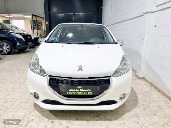 Peugeot 208 Style HYBRID 100 eDCS6 de 2016 con 85.000 Km por 7.800 EUR. en Sevilla