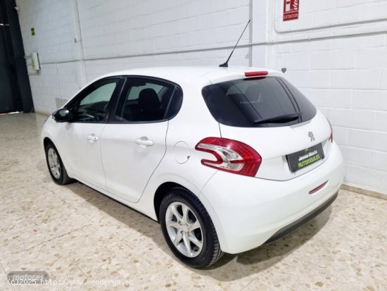 Peugeot 208 Style HYBRID 100 eDCS6 de 2016 con 85.000 Km por 7.800 EUR. en Sevilla