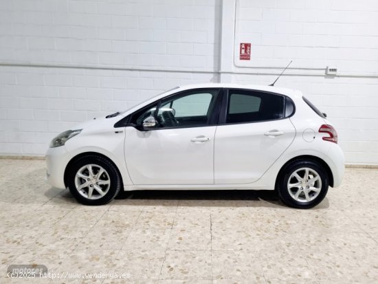 Peugeot 208 Style HYBRID 100 eDCS6 de 2016 con 85.000 Km por 7.800 EUR. en Sevilla