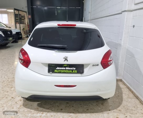 Peugeot 208 Style HYBRID 100 eDCS6 de 2016 con 85.000 Km por 7.800 EUR. en Sevilla