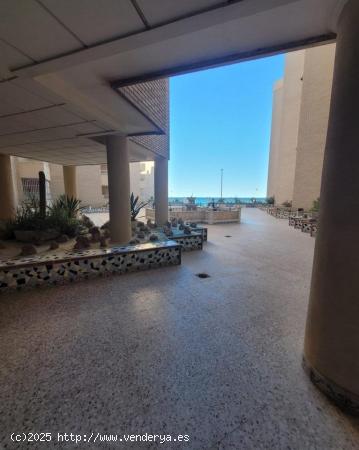 APARTAMENTO 3 HABS EN PRIMERA LINEA PLAYA LOS LOCOS 179.000€ - ALICANTE