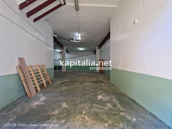 Venta o alquiler de nave o gran local comercial en Olleria - VALENCIA