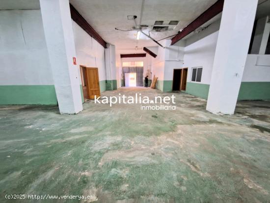 Venta o alquiler de nave o gran local comercial en Olleria - VALENCIA