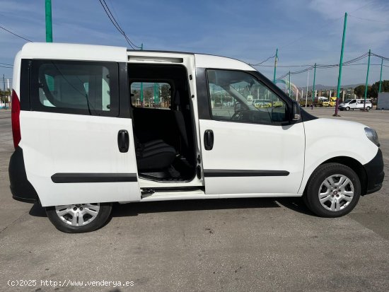 Fiat Doblò Panorama 1.3 JTD 90 CV CERTIFICADO DE KILOMETROS Y CARROCERIA - Malaga