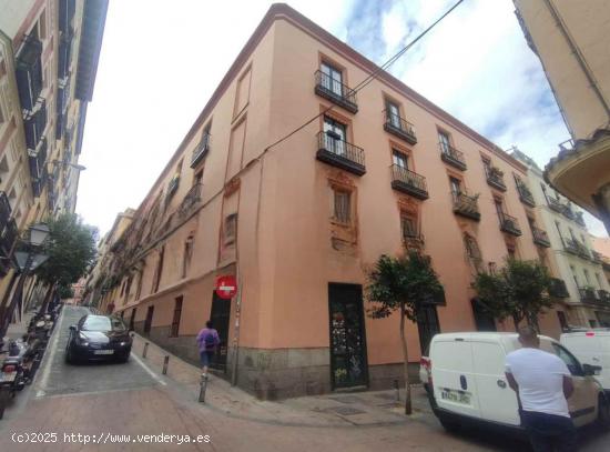 Local en venta en el centro de Madrid con posibilidad de cambio de uso a vivienda - MADRID