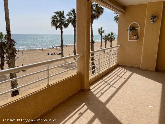 PISO EN PRIMERA LINEA EN PLAYA DE LA MATA CON PLAZA DE GARAJE - ALICANTE