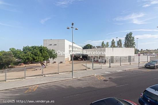  CASA PAREADA EN VILANOVA I LA GELTRU. LA COLLADA - BARCELONA 