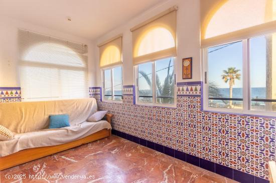 Apartamento en Primera Línea de Playa en Arenales - ALICANTE