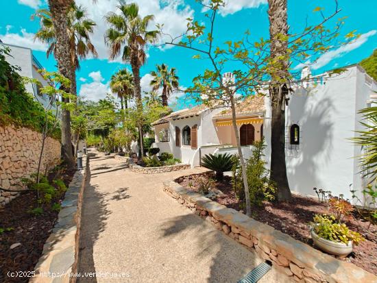 Chalet adosado en venta en Villamartín - ALICANTE