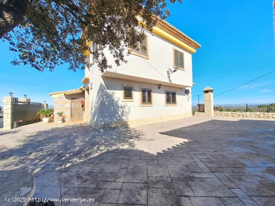 ESPECTACULAR CHALET EN VENTA EN URB.EL RESPIRALL (ALZIRA) - VALENCIA