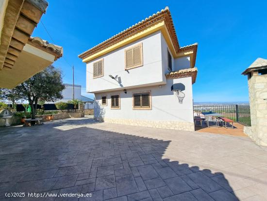 ESPECTACULAR CHALET EN VENTA EN URB.EL RESPIRALL (ALZIRA) - VALENCIA