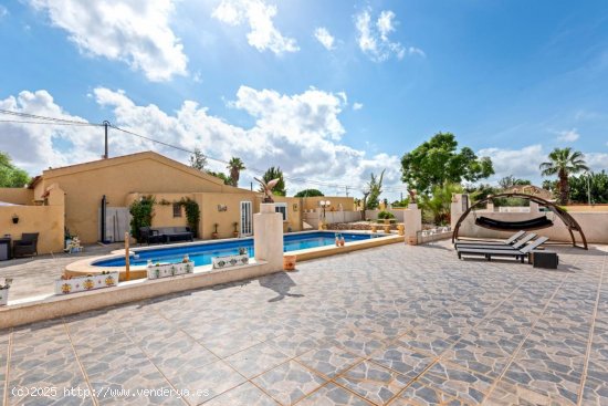 Villa en venta en Los Montesinos (Alicante)