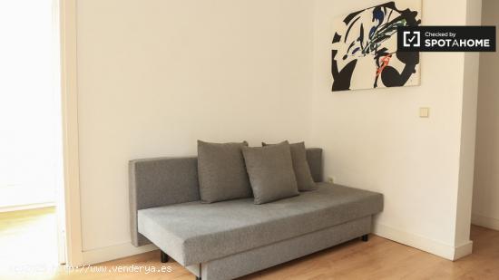 Apartamento de 2 dormitorios con balcón en alquiler en Lavapiés - MADRID