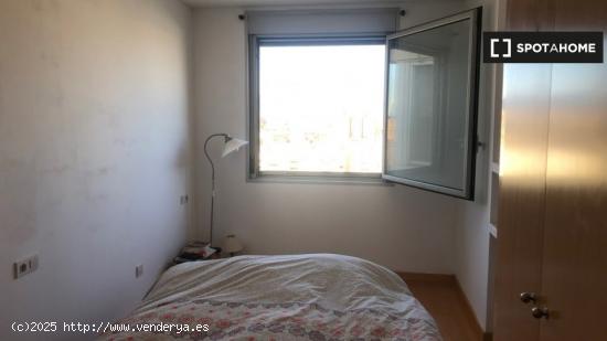 Acogedor apartamento de 3 dormitorios con increíble terraza en alquiler cerca de la playa en Sant A