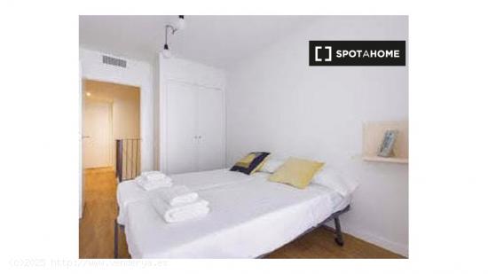 Bonito apartamento de 1 dormitorio con encantador balcón en alquiler cerca de Metro en Can Baró - 