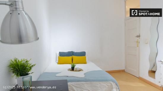 Habitación acogedora con escritorio en un apartamento de 8 habitaciones, La Latina - MADRID