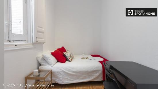 Amplia habitación en piso compartido en Puerta del Sol - MADRID