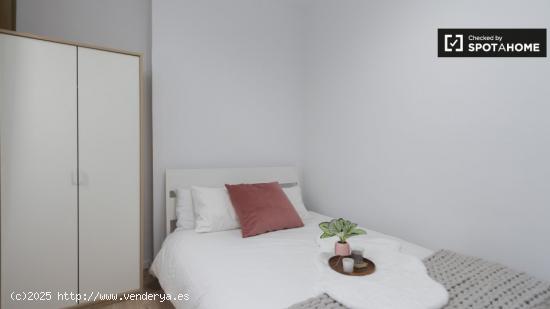 Habitación con escritorio en piso compartido en Puerta del Sol - MADRID