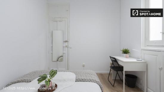 Habitación con escritorio en piso compartido en Puerta del Sol - MADRID