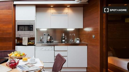 Apartamento estudio contemporáneo en alquiler en la playa en La Barceloneta. - BARCELONA